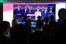 Guardian: Sietve menekíti Orbán Viktor köre Amerikába és más országokba a vagyonát