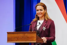 A bross néha nem ékszer, hanem diplomáciai eszköz