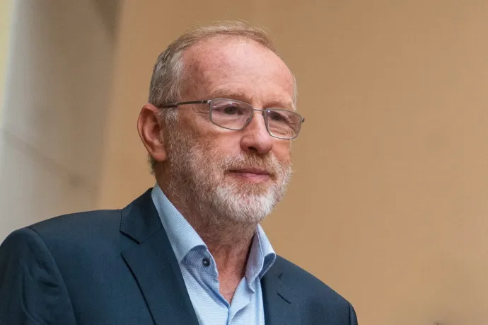 Túlélési kézikönyvet írt a Kárpát-medencéhez a volt telekommunikációs csúcsvezető