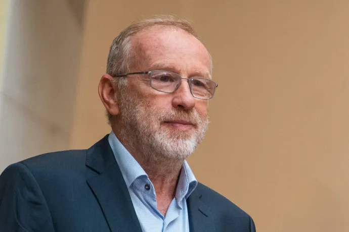 Túlélési kézikönyvet írt a Kárpát-medencéhez a volt telekommunikációs csúcsvezető