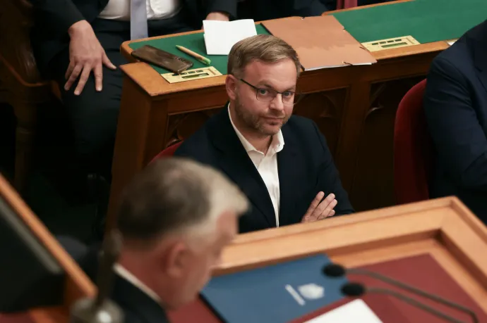 Orbán Balázs beül a parlamentbe, de júliustól EP-képviselő lesz