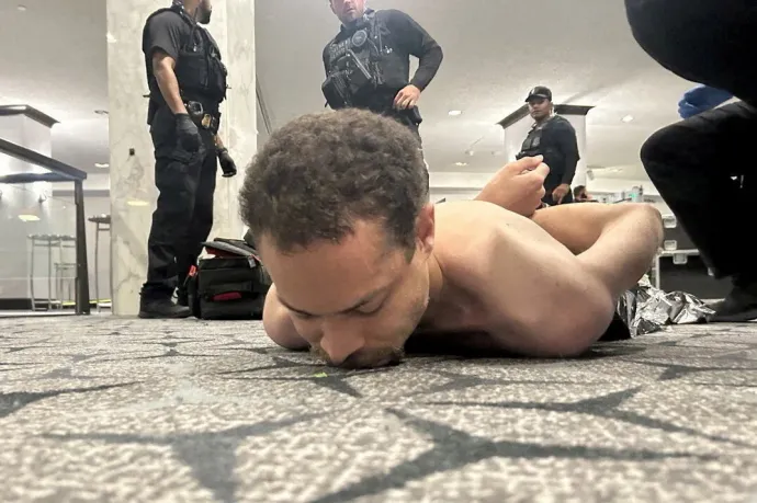 Cole Allen, miután őrizetbe vették a helyszínen – Fotó: Donald Trump / Truth Social / Reuters