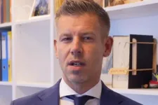 Magyar Péter felszólította a leköszönő kormányt, hogy szerdán hirdessen ki egy, a NAV-os zárolásokat érintő kormányrendeletet