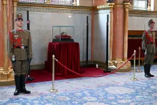 Sulyok bejelentette, hogy elbukott a javaslat, nem vihetik át a Szent Koronát a képviselők esküjéhez a plenáris terembe