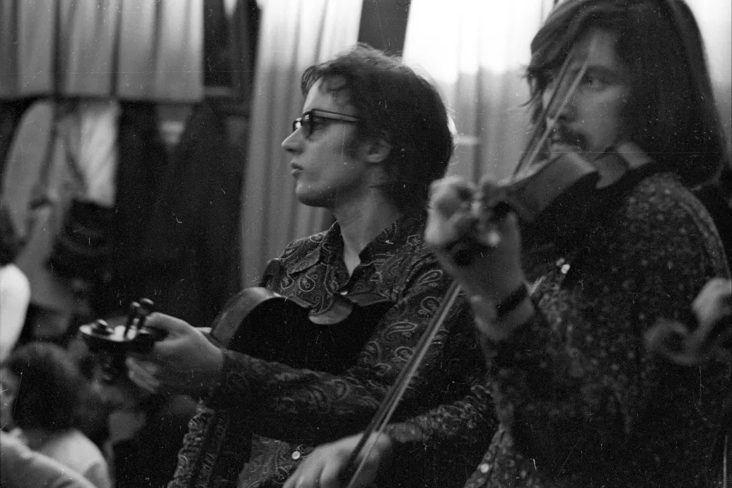 Sebő Ferenc lába nyoma ott van minden tánc után a csűrben, a deszkán