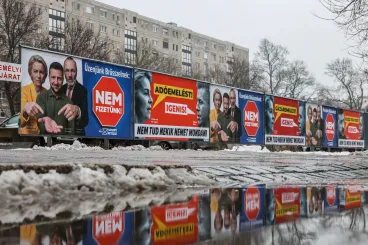 Hetekkel a választások előtt is milliárdos szerződéseket írt alá Balásy Gyula cégeivel Rogán minisztériuma