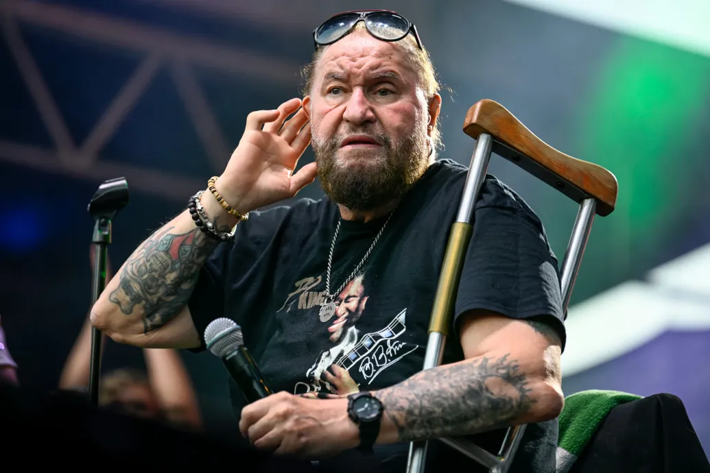 „Nem azért kaptam, mert fideszes vagyok” – Deák Bill Gyula reagált a Telexnek a 100 millió forintos NKA-támogatásra