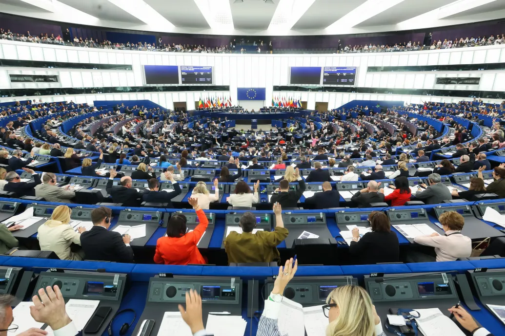 Több mint 60 ezer milliárd forinttal megdobná az EU új hétéves költségvetését az EP