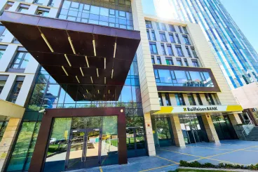 A Raiffeisen Bank bővíti szolgáltatásait: magyar nyelvű kommunikáció, ingyenes forintszámla, devizaváltás BNR-árfolyamon (X)