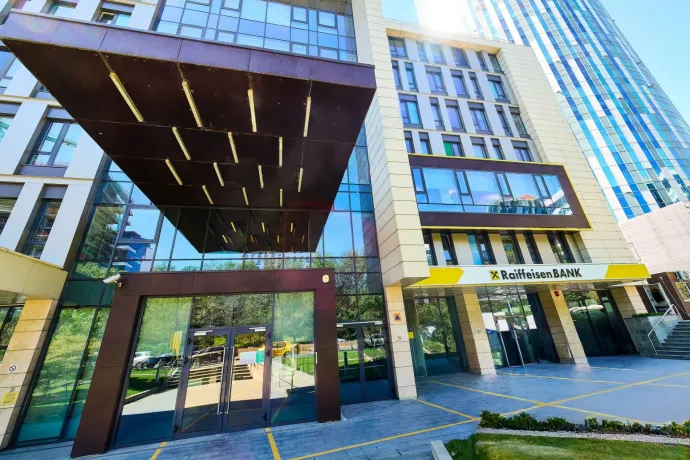 A Raiffeisen Bank bővíti szolgáltatásait aktív ügyfeleinek Románia és Magyarország között: magyar nyelvű kommunikáció, ingyenes forintszámla, devizaváltás BNR-árfolyamon (X)