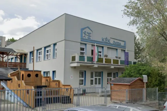 A nyitott ablakon keresztül belőttek az egyik solymári óvodába