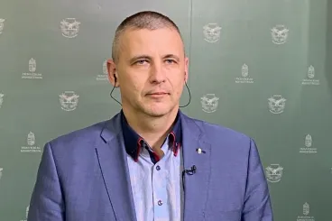Ruszin-Szendi szerint a Honvédelmi Minisztériumban is elindult az átadás-átvétel, Szalay-Bobrovniczky nem kereste