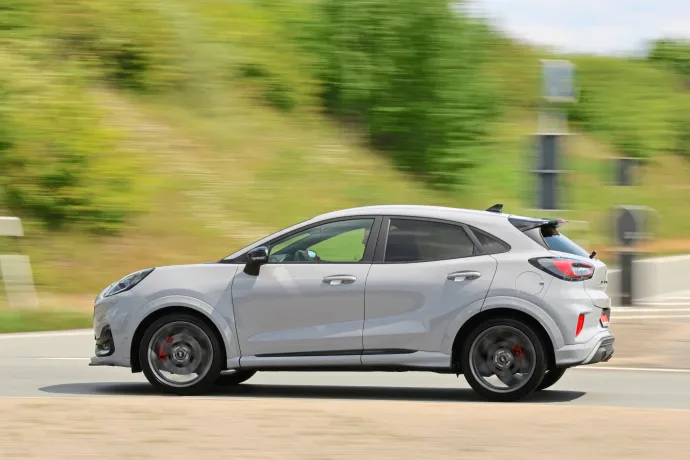 A sziluett ismerős lehet, a forma hasonlít a Porsche Cayenne-re – Fotó: autóMAGAZIN