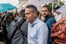 Meggyanúsították Sára Botondot 70 ezer forint értékű bor elfogadása miatt az Orbán Áront érintő ügyben