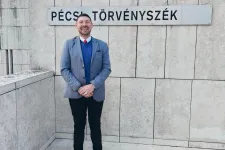 A Szociális és Gyermekvédelmi Főigazgatóság korrupt vezetéséről beszélt egy gyermekvédelmi vezető, a főigazgatóság szinte minden állításáért perel