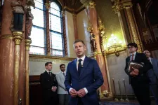 Magyar Péter szerint a leköszönő kormány nem terjeszti ki a gyanús átutalások felfüggesztésének időtartamát