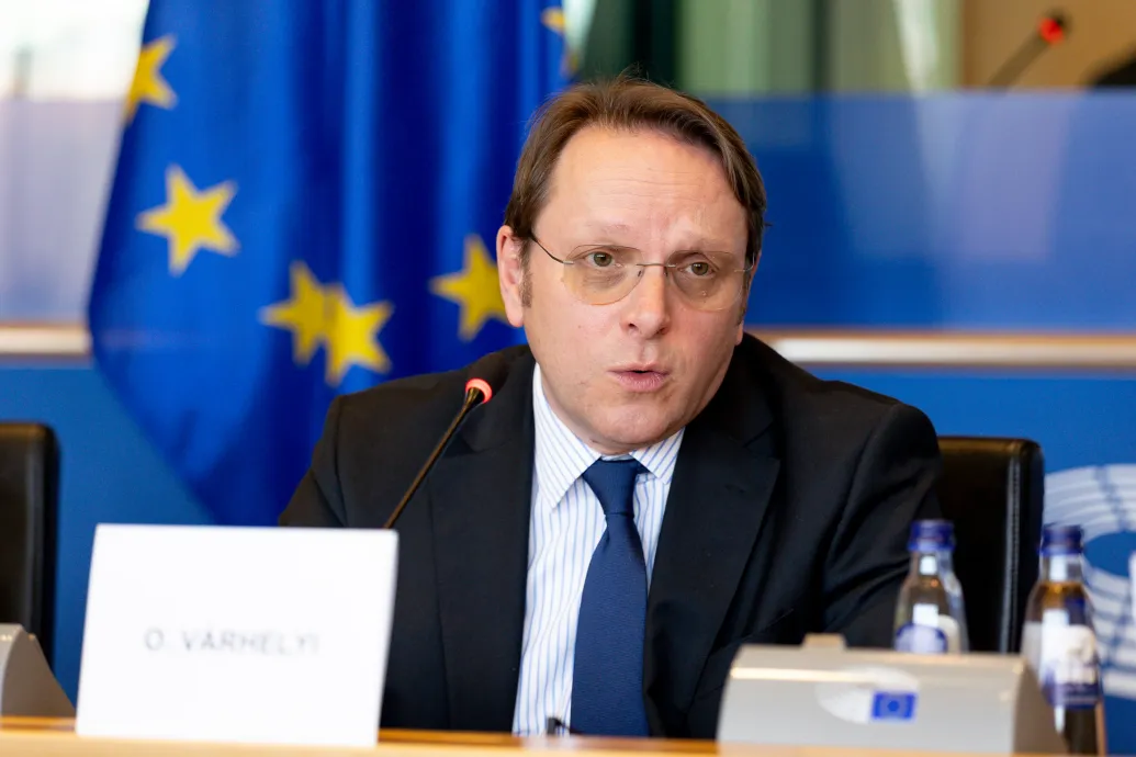 A részben fideszes frakciónak és a magyar EU-biztosnak is előkerültek kellemetlen ügyek a 2024-es zárszámadásokban