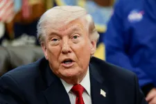 Trump sürgeti Iránt, hogy írjon alá megállapodást, olajcégek vezetőivel tárgyalt a Hormuzi-szoros elhúzódó blokádjáról