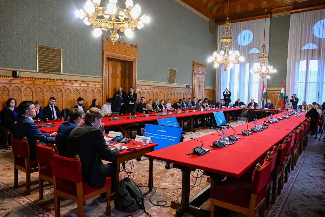 Szentkirályi Alexandra a művelődési bizottság élén: leosztotta a Fidesz a parlamenti bizottsági helyeit