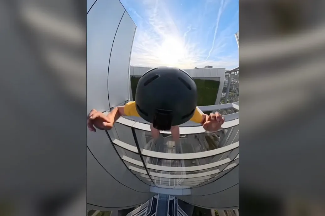 Felmászott a Mol-torony tetejére, és ejtőernyővel kiugrott egy külföldi férfi