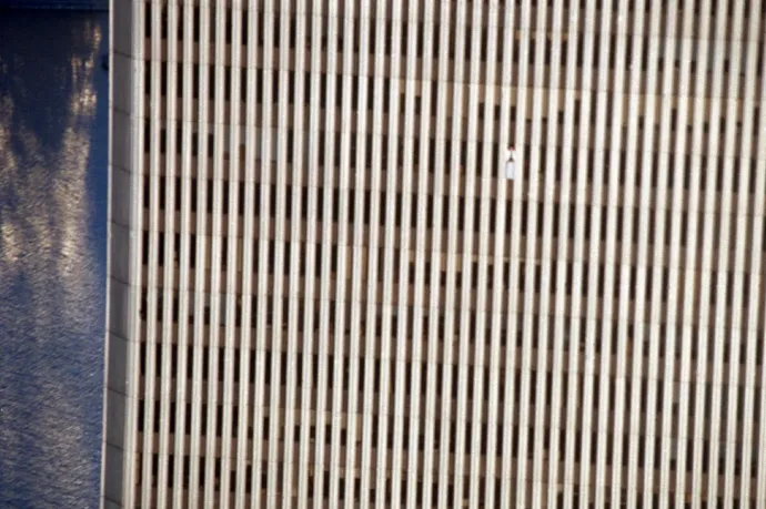 A World Trade Center titkos erkélye eredetileg művészeti akció volt, aztán vad összeesküvés-elméletek alapja lett