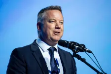 Sose volt belügyes, még a politikában is újonc, most neki kell visszaterelni a szakmai útra a rendvédelmet