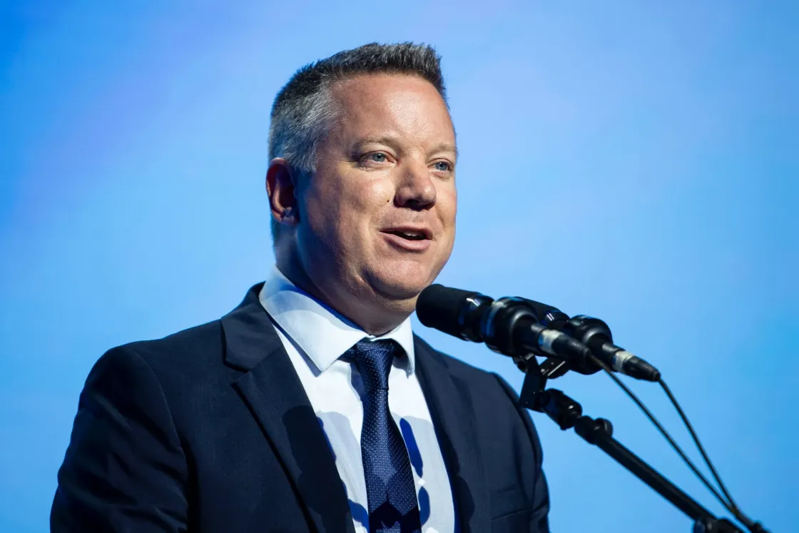 Sose volt belügyes, még a politikában is újonc, most neki kell visszaterelni a szakmai útra a rendvédelmet