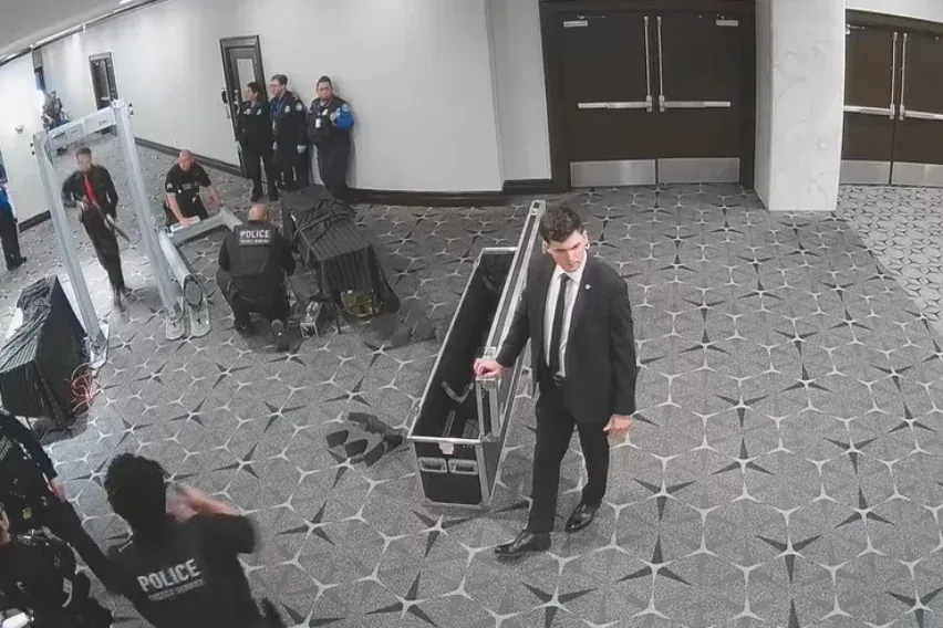 Az FBI közzétett egy videót, amin Trump támadója fegyverrel áttör az elnököt védő rendőrökön