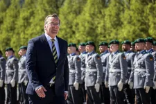 A német védelmi miniszter szerint várható volt, hogy Trump amerikai katonákat von ki