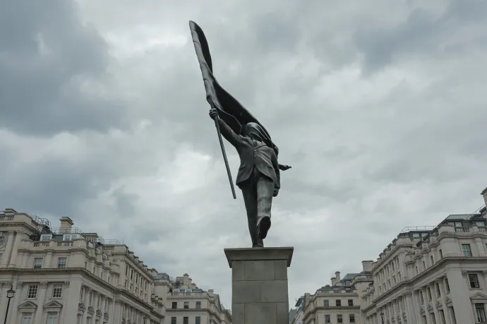 Új Banksy-szobor bukkant fel London belvárosában