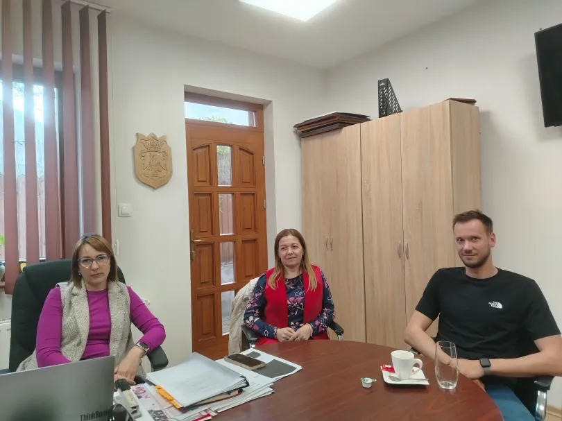 A polgármester és a Pro Golumba Egyesület tagjai a polgármesteri hivatalban – Fotó: Tőkés Hunor
