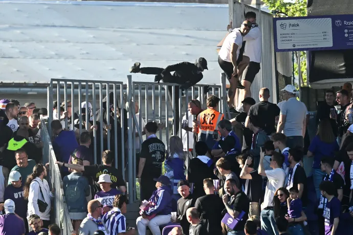Fotókon az Újpest–Fradi meccs ultráinak balhéja
