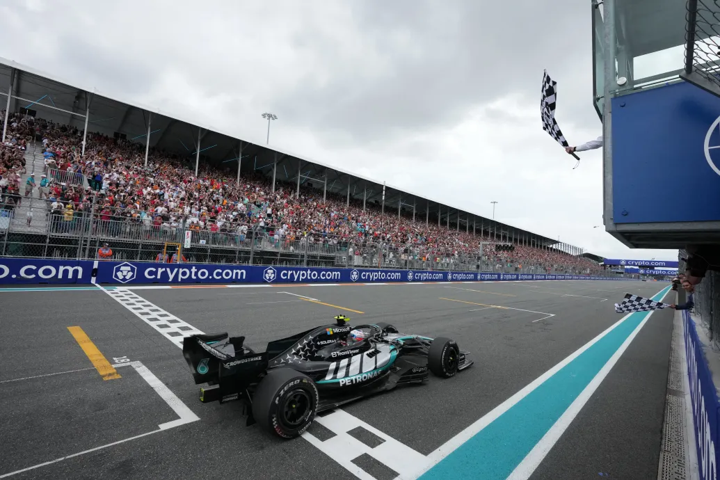 Antonelli történelmi mesterhármast hozott össze az F1-ben, elmaradt az eső Miamiban