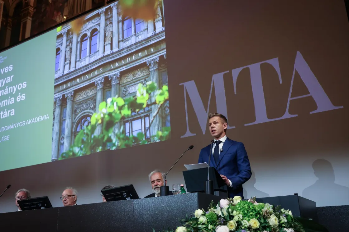 Magyar Péter az MTA-n: Kialakítjuk azt a kutatóhálózati modellt, ami hosszú távon biztosítja a működést