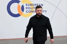 Zelenszkij szerint a fegyverek nélküli moszkvai katonai parádé azt jelenti, Oroszország már nem olyan erős, mint volt