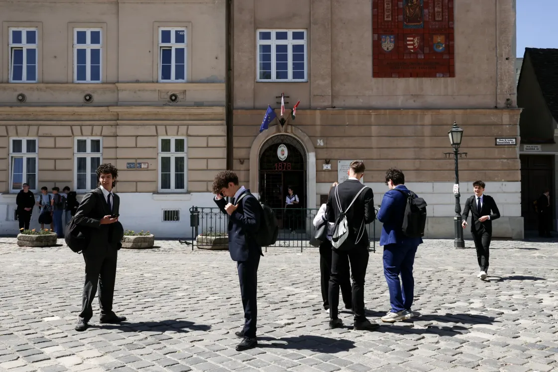Jókai nem hozott lázba, az irodalmi feladatlap pedig a szívatásra megy – diákok a magyarérettségiről