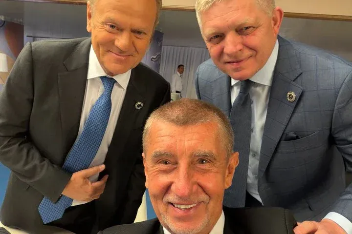 Fico: A három testőr a negyedikre vár és a V4-ek újjászületésére