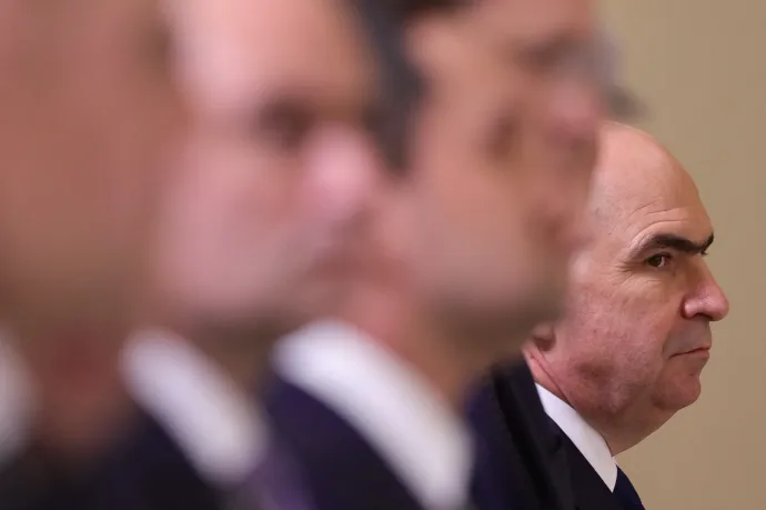 Bukik a kormány, vagy túléli Bolojan a keddi voksolást?