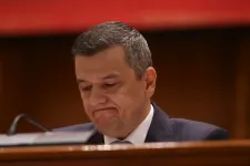 Grindeanu mégis felszólalt, visszaszólt Bolojannak, a PSD felállva tapsolt