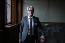 Teljesen átalakuló rendszer közepén lett az MTA elnöke Pósfai Mihály, aki nem térne vissza a régi szép időkhöz