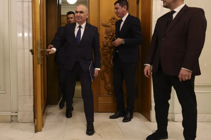 Ilie Bolojan nem várta meg a szavazás végét, visszament a kormány épületébe – Fotó: Octav Ganea / Inquam Photos