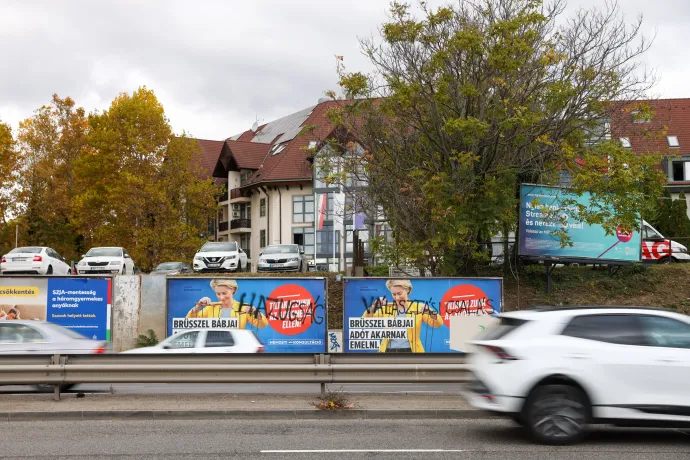 A kormány nemzeti konzultációs plakátjai Budapesten, 2025. október 28-án – Fotó: Melegh Noémi Napsugár / Telex