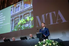 Hét éve folyamatos viharban dolgoznak a kutatók, a kormányváltással újra borulhat az egész rendszer