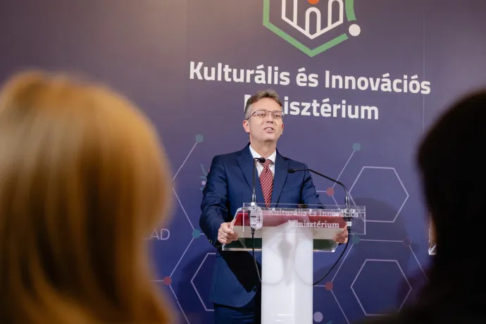 Hankó Balázs kultúráért és innovációért felelős miniszter az Élvonal Csúcskutatási és Tehetséggondozó Alapítvány és a HUN-REN Magyar Kutatási Hálózat Irányító Testületének megalakulásáról tartott sajtótájékoztatón, a Kulturális és Innovációs Minisztériumban, 2025. november 24-én – Fotó: Hatházi Tamás / MTI