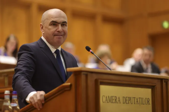 Ilie Bolojan miniszterelnök válaszol a parlamentben a bizalmatlansági indítvány vádjaira – Fotó: Octav Ganea / Inquam Photos