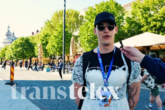 A diáknapozók szerint szerelem mindenkinek jár, de aki nem tud házasodni, az oldja meg maga