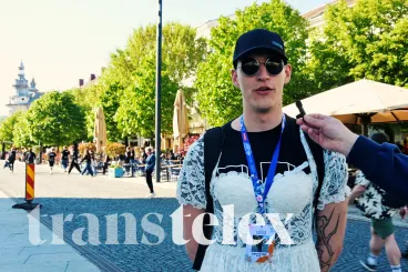 A diáknapozók szerint szerelem mindenkinek jár, de aki nem tud házasodni, az oldja meg maga