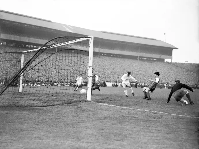 Puskás a Real Madrid ötödik gólját szerzi az Eintracht Frankfurt elleni mérkőzésen, 1960. május 18-án – Fotó: Pa Images / Getty Images