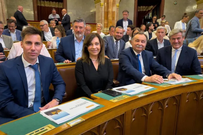Parlamenti képzést kaptak az újonc tiszások, hogy kell képviselőnek lenni
