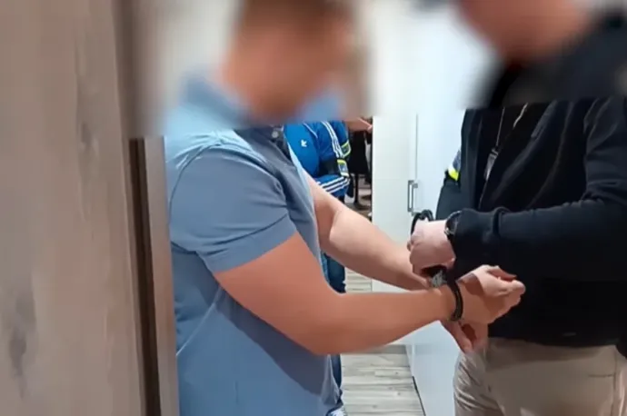 Nagy Ervin feljelentése nyomán bilincsben vittek el egy férfit választási csalás gyanúja miatt Dunaújvárosban